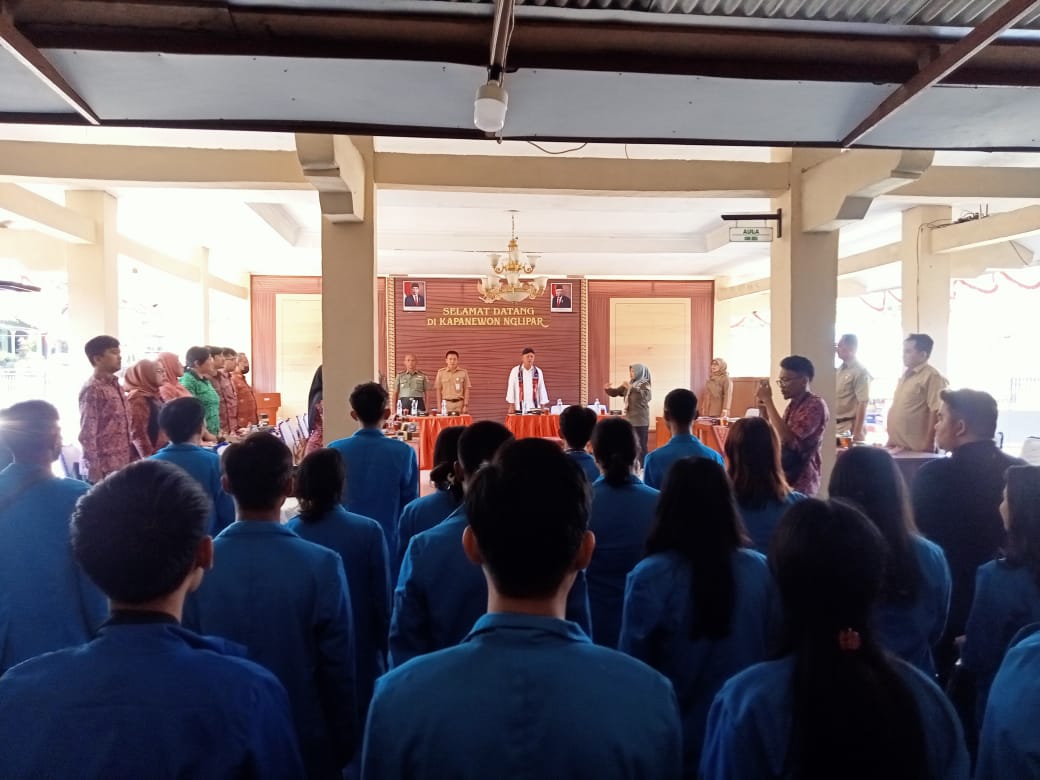 PENYERAHAN MAHASISWA KKN TAHUN 2023 SEKOLAH TINGGI PEMBANGUNAN MASYARAKAT DESA “APMD” YOGYAKARTA KE KAPANEWON NGLIPAR, KABUPATEN GUNUNG KIDUL