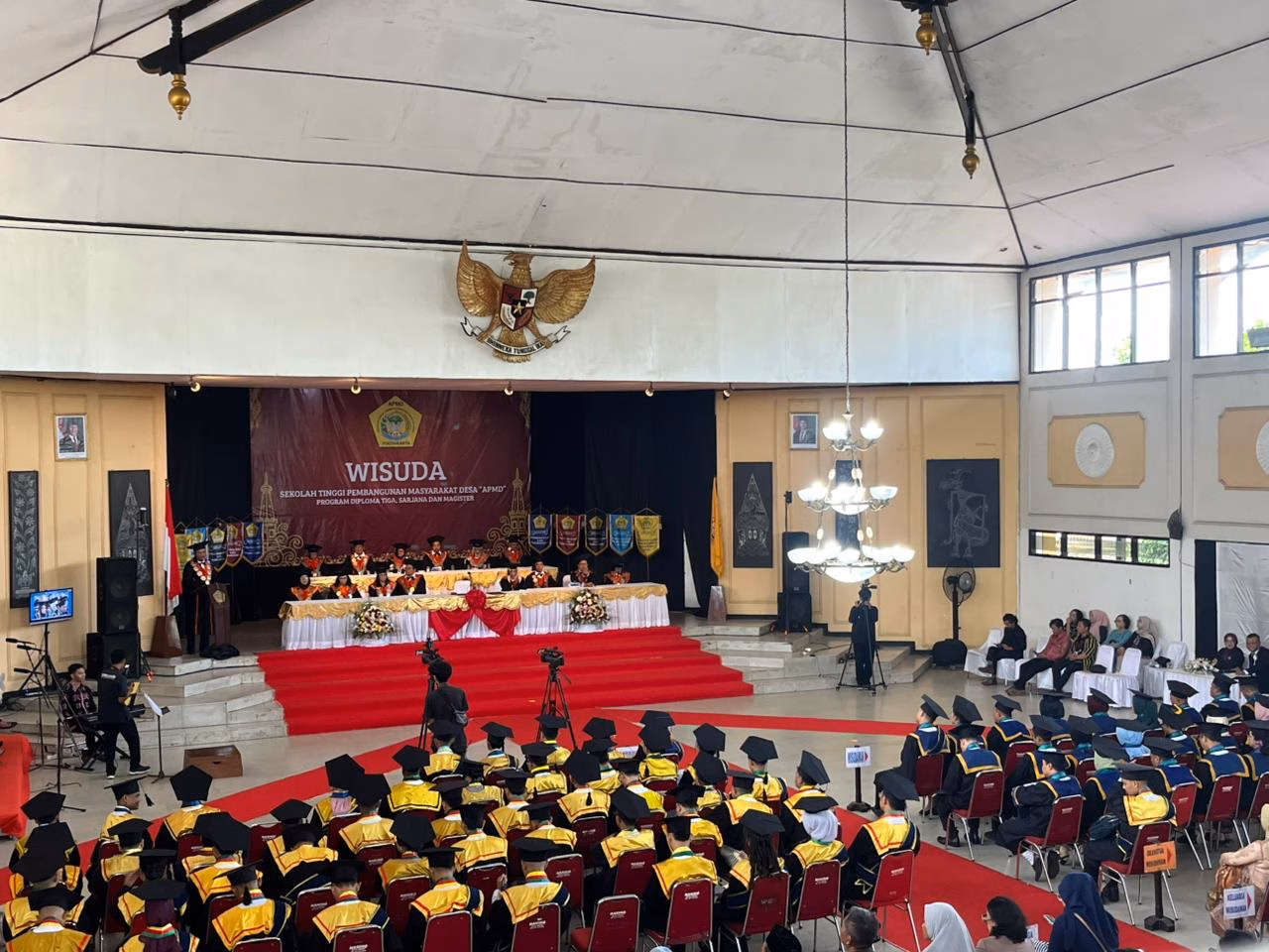 Wisuda April 2026 STPMD APMD: Menjadi Sarjana Rakyat yang Berpihak pada Rakyat